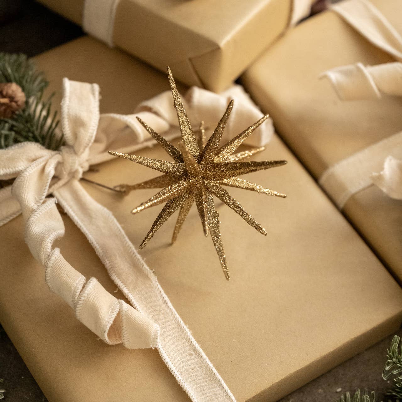 6" GOLD POINTED STAR ORNAMENT